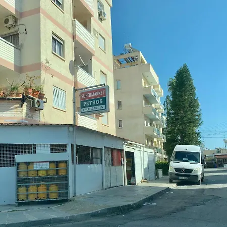 Lägenhet One And Two Bedroom With Beautiful Sea View Larnaca