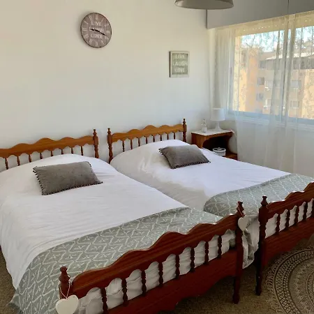 One And Two Bedroom With Beautiful Sea View Lägenhet Larnaca