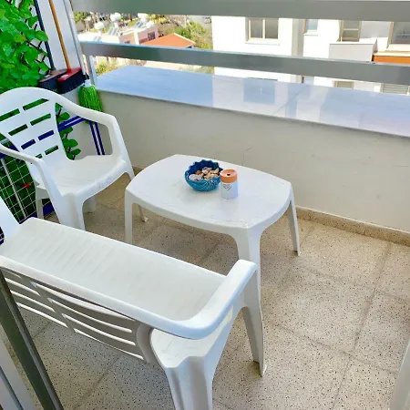One And Two Bedroom With Beautiful Sea View Lägenhet Larnaca