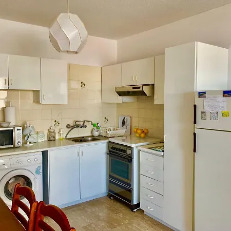 One And Two Bedroom With Beautiful Sea View Lägenhet Larnaca