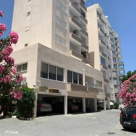 Lägenhet One And Two Bedroom With Beautiful Sea View